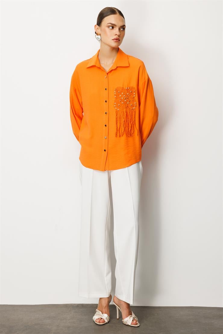 Modailgi  Güpür ve İnci Aksesuar Detaylı Düşük Omuzlu Ara Boy Oversize Gömlek Orange