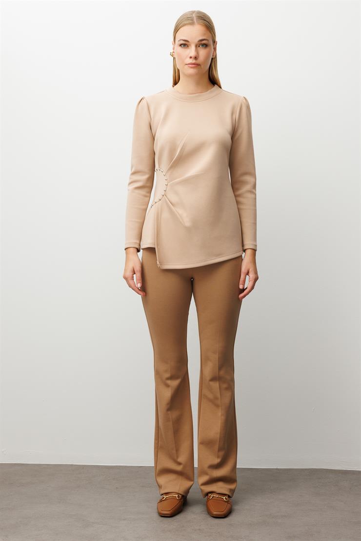 Modailgi  İnci Detaylı Pileli Sıfır Yaka Örme Bluz Camel