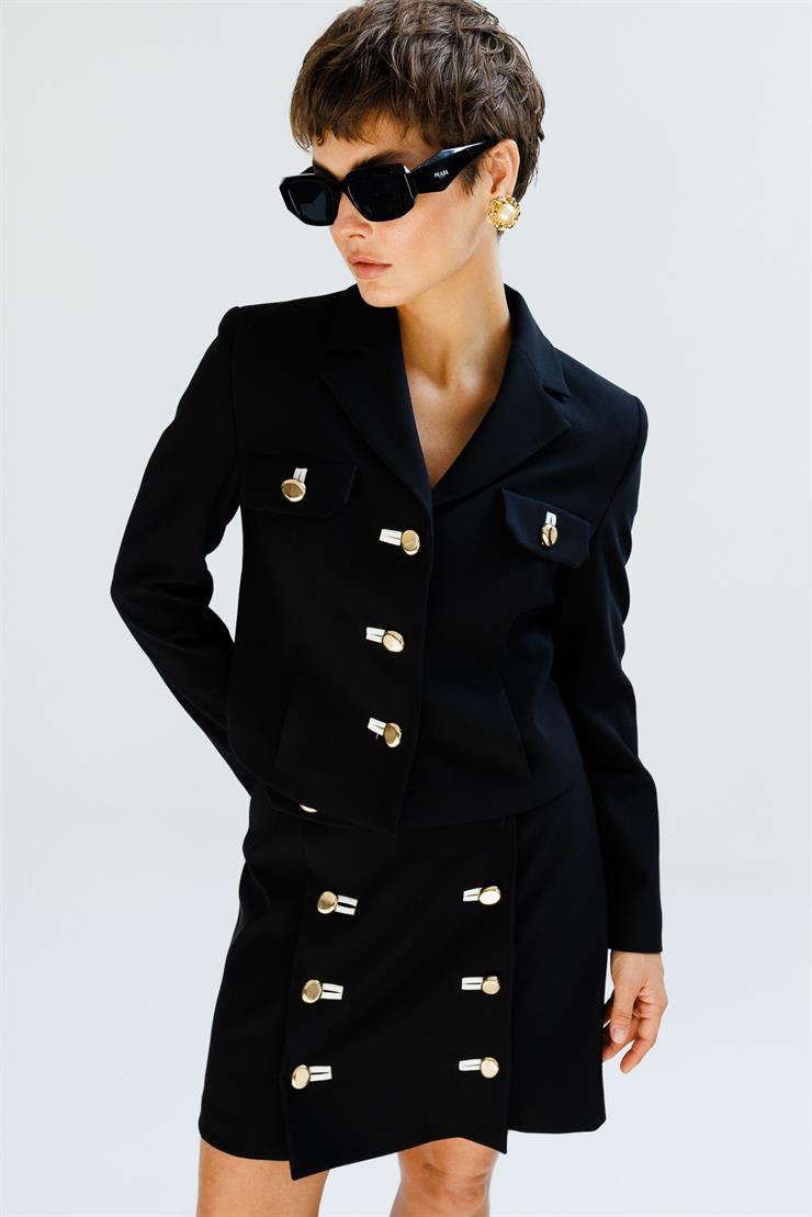 Modailgi  Kapak Detaylı Fleto ile Düğme Kapamalı Kısa Etek - 70024 Siyah