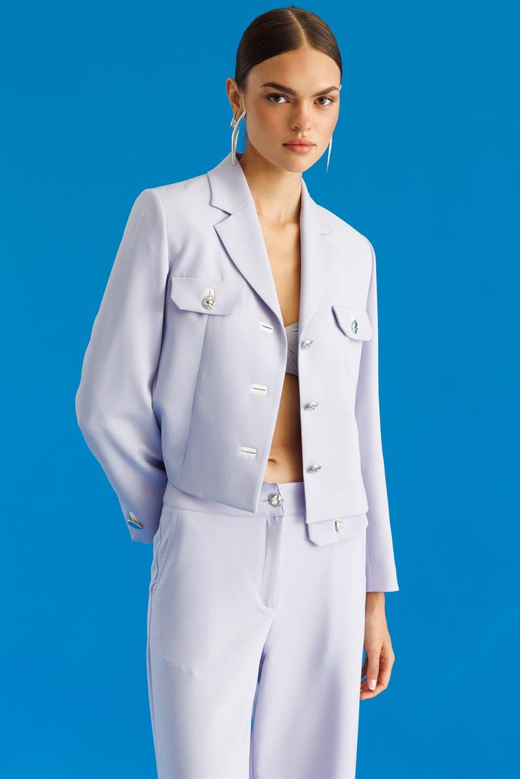 Modailgi  Kelebek Yaka Cep Detaylı Fleto ile Düğme Kapamalı Crop Ceket Lila