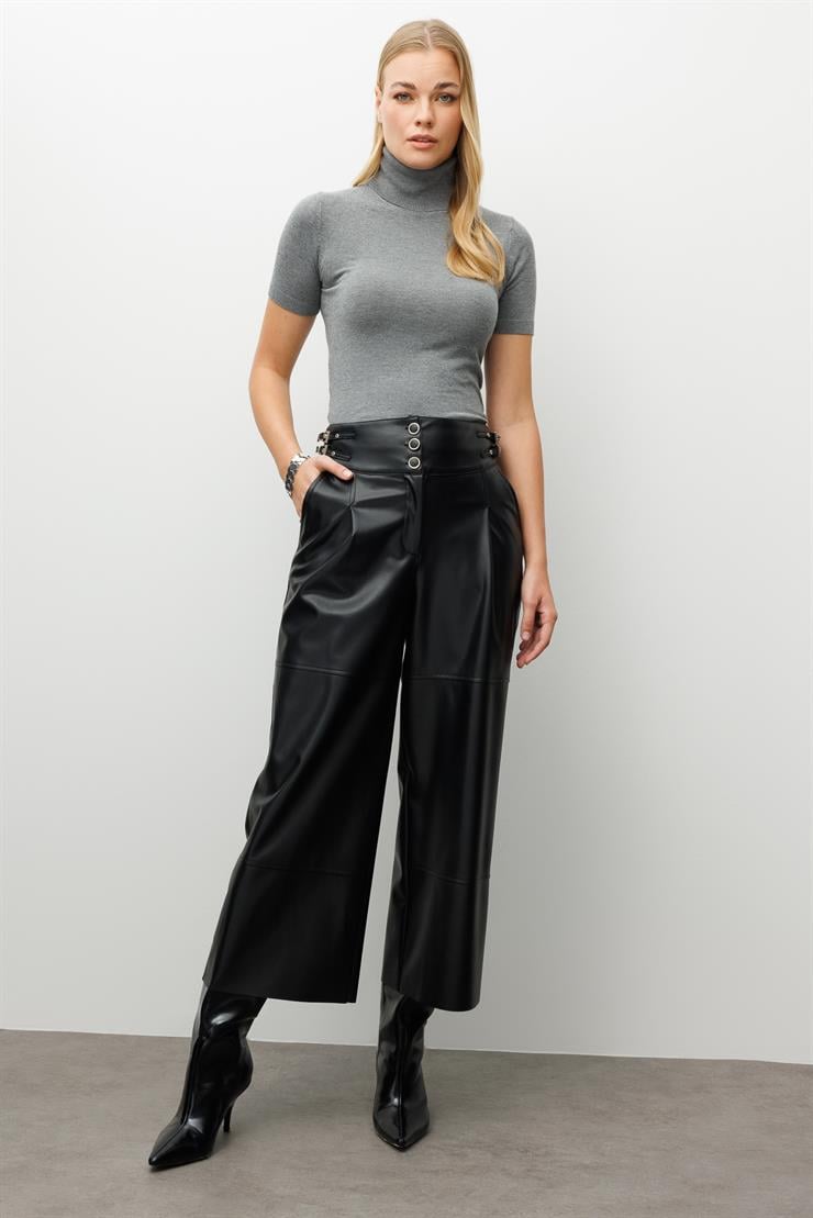 Modailgi  Kemer Kısmı Deri Toka Detaylı Yandan Cepli Pileli Ara Boy Pantolon Siyah
