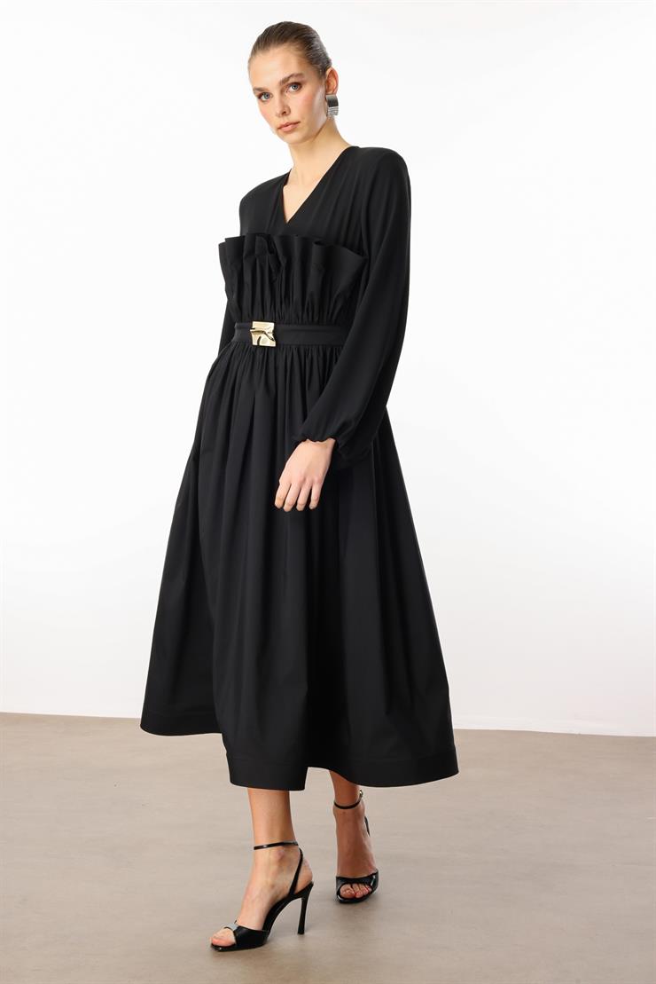 Modailgi  Kemeri Metal Tokalı Koton Kumaş Garnili Büzgülü Volanlı Elbise Siyah