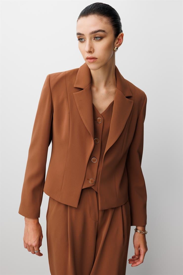 Modailgi  Kırlangıç Yaka Kuptan Kesik Yelek Detaylı Astarlı Kısa Ceket - 40030 Tarçın