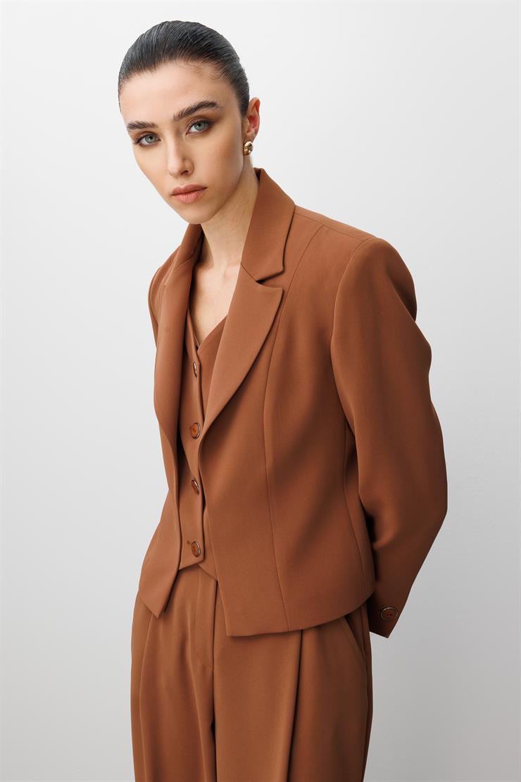 Modailgi  Kırlangıç Yaka Kuptan Kesik Yelek Detaylı Astarlı Kısa Ceket - 40030 Tarçın