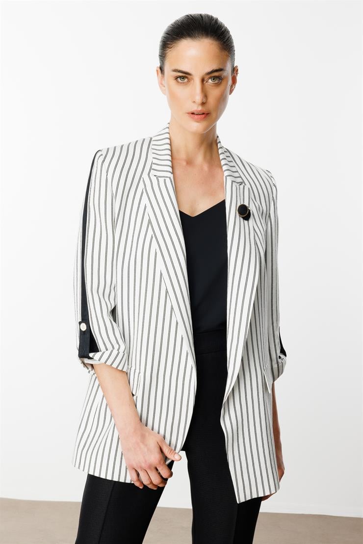 Modailgi  Kolları Apolet ve Şerit Detaylı İnce Astarlı Çizgili Ceket Siyah