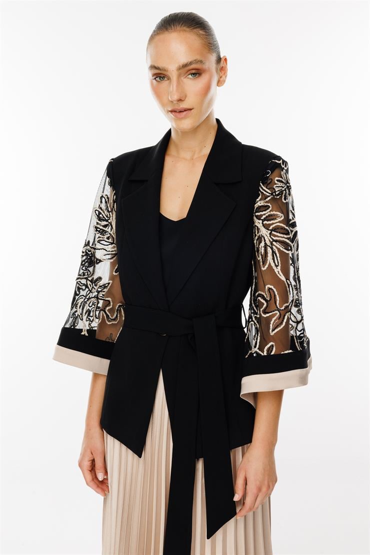 Modailgi  Kolları Evaze Güpürlü Kısa Ceket Siyah