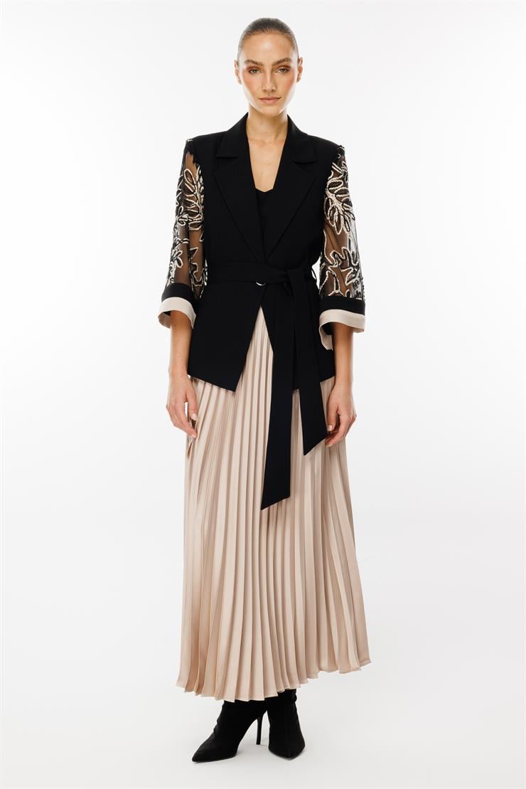 Modailgi  Kolları Evaze Güpürlü Kısa Ceket Siyah