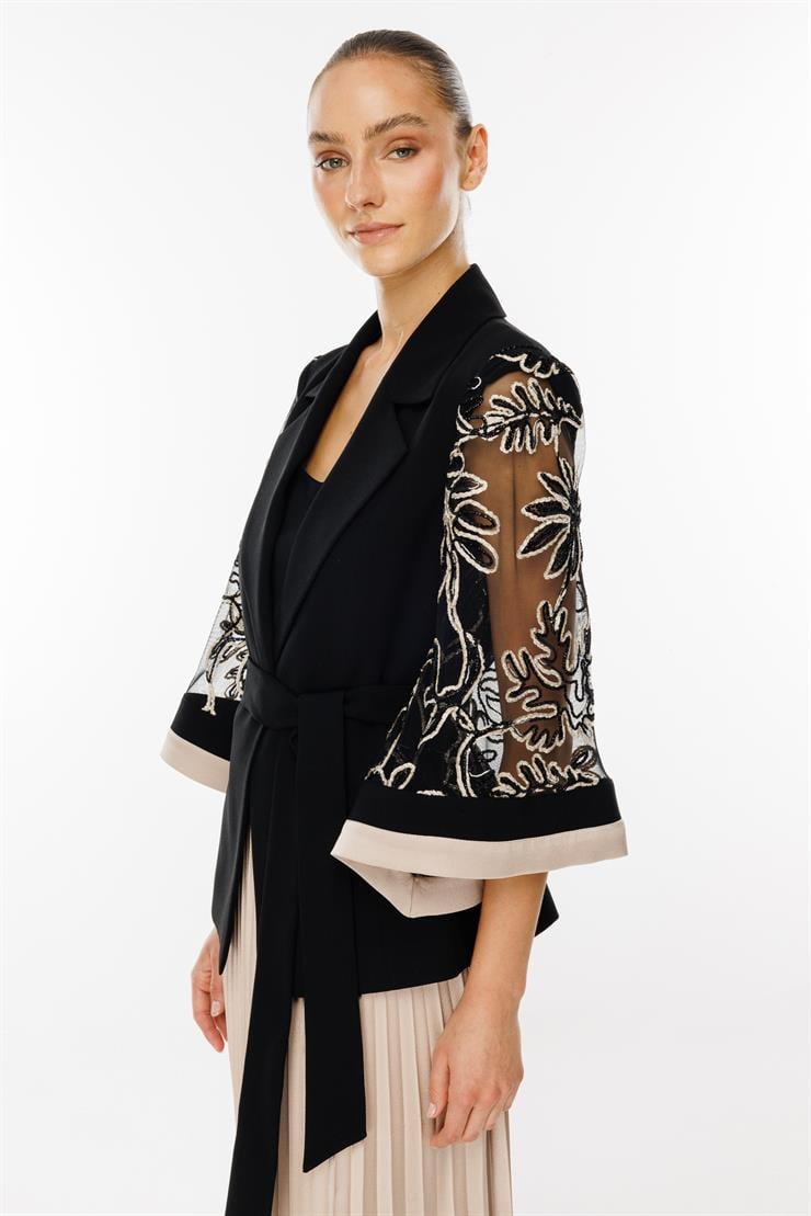 Modailgi  Kolları Evaze Güpürlü Kısa Ceket Siyah