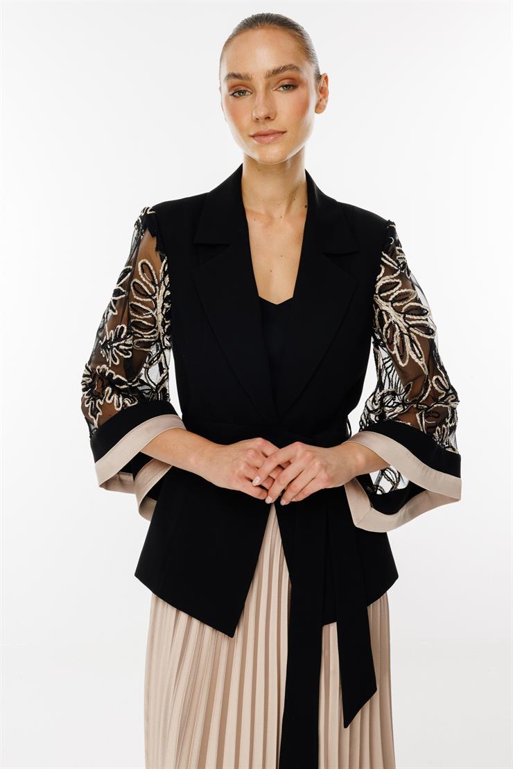 Modailgi  Kolları Evaze Güpürlü Kısa Ceket Siyah