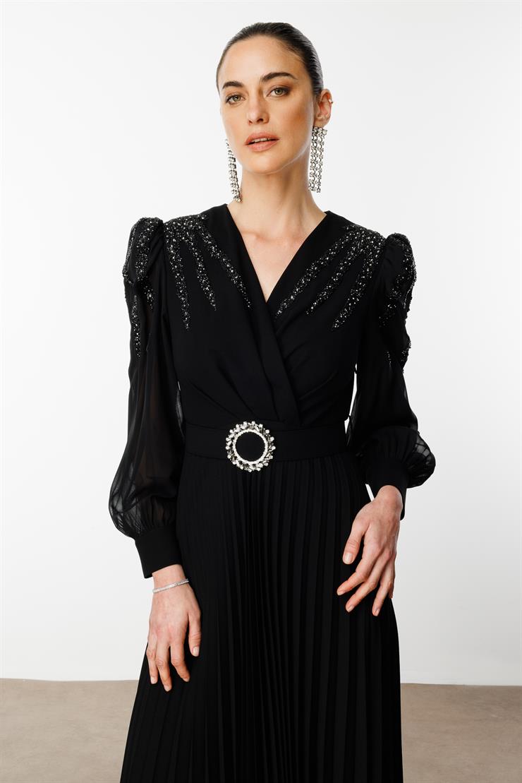 Modailgi  Kolları Omuzları Taşlı Beli Kemerli Piliseli Uzun Elbise Siyah