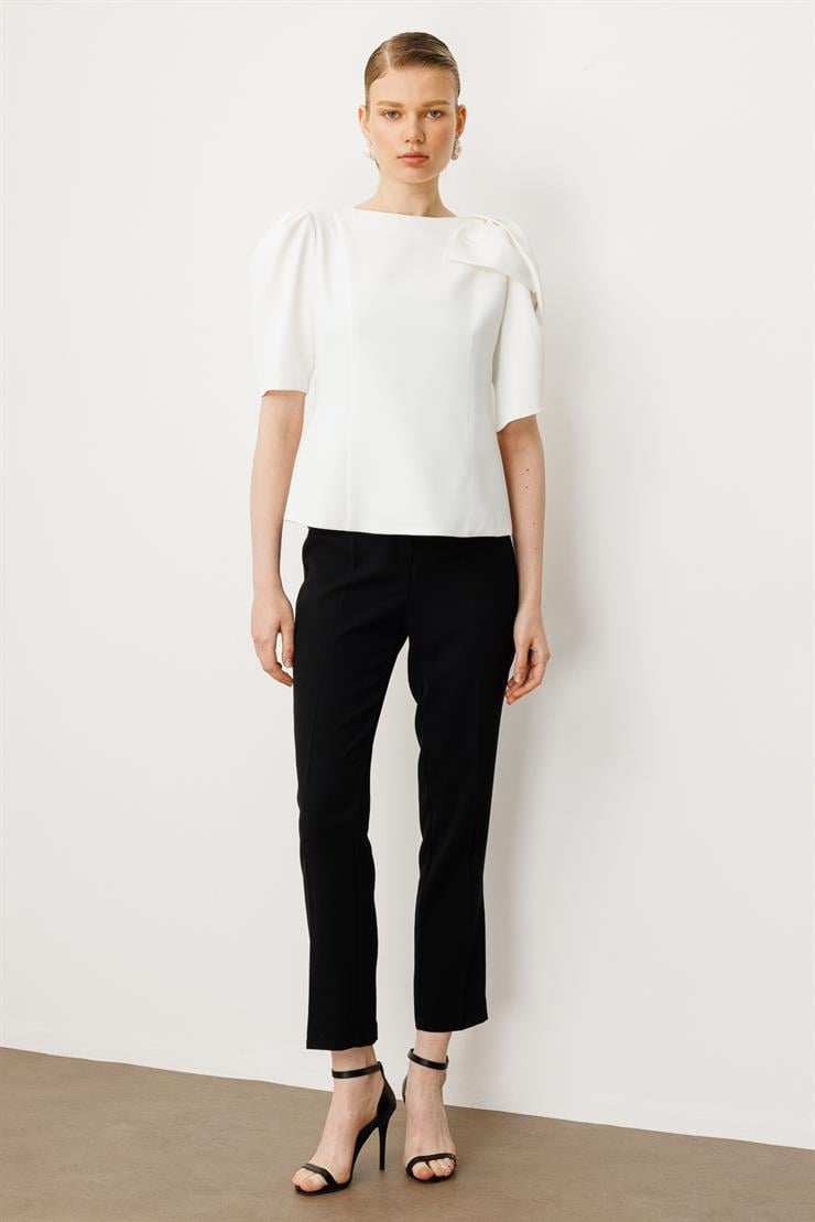 Modailgi  Kolları Pile Fiyonk Anvelop Detaylı Fermuar Kapamalı Bluz Ekru