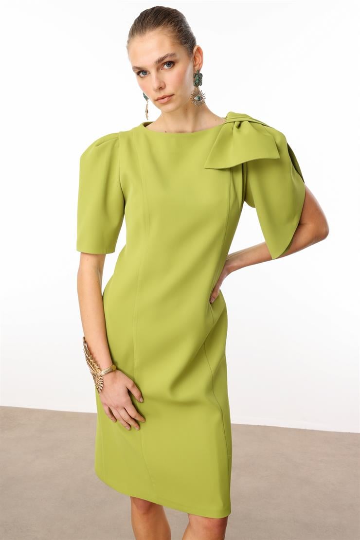Modailgi  Kolları Pile Fiyonk Anvelop Detaylı Fermuar Kapamalı Kısa Elbise Asit