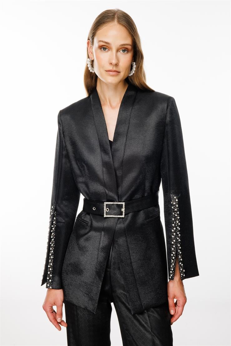 Modailgi  Kolları Taşlı ve Yırtmaçlı Belden Kuşaklı Jakarlı Ceket Siyah