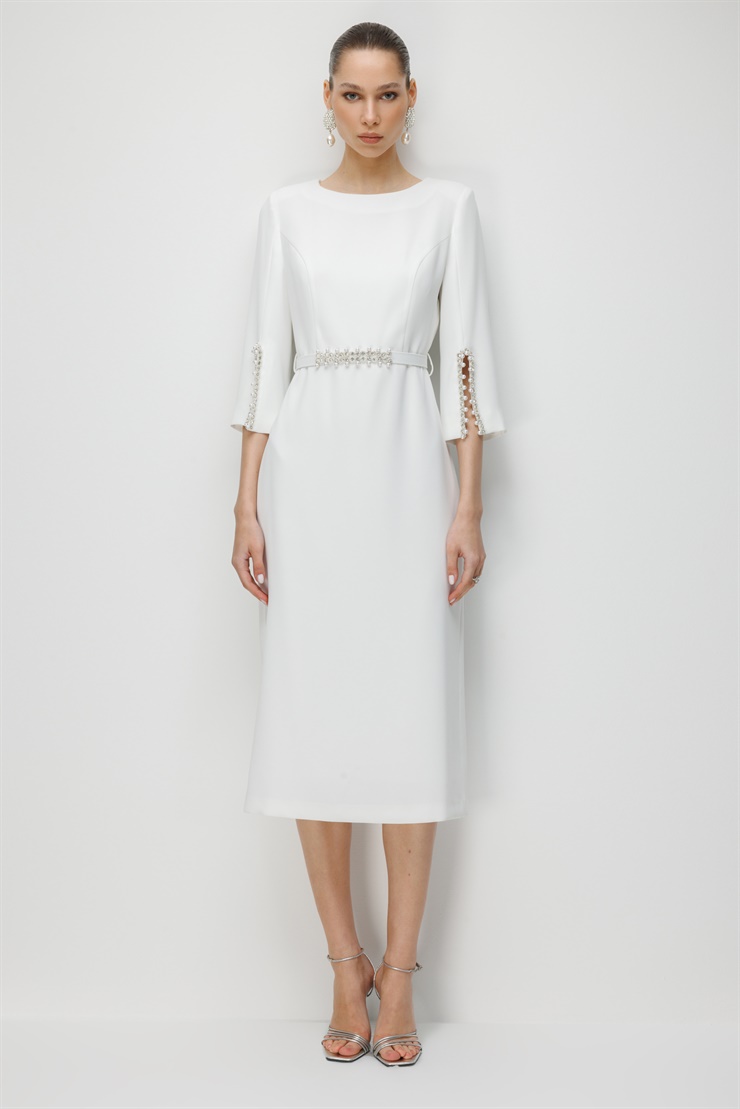 Modailgi  Kolları Yırtmaçlı İncili Aksesuarlı Beli Kemerli Elbise Ekru