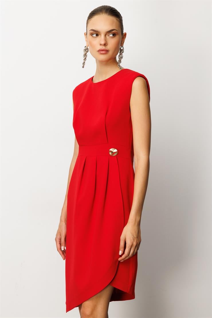 Modailgi  Kolsuz Pile ve Anvelop Detaylı Asimetrik Kesim Metal Aksesuarlı Kısa Elbise Kırmızı