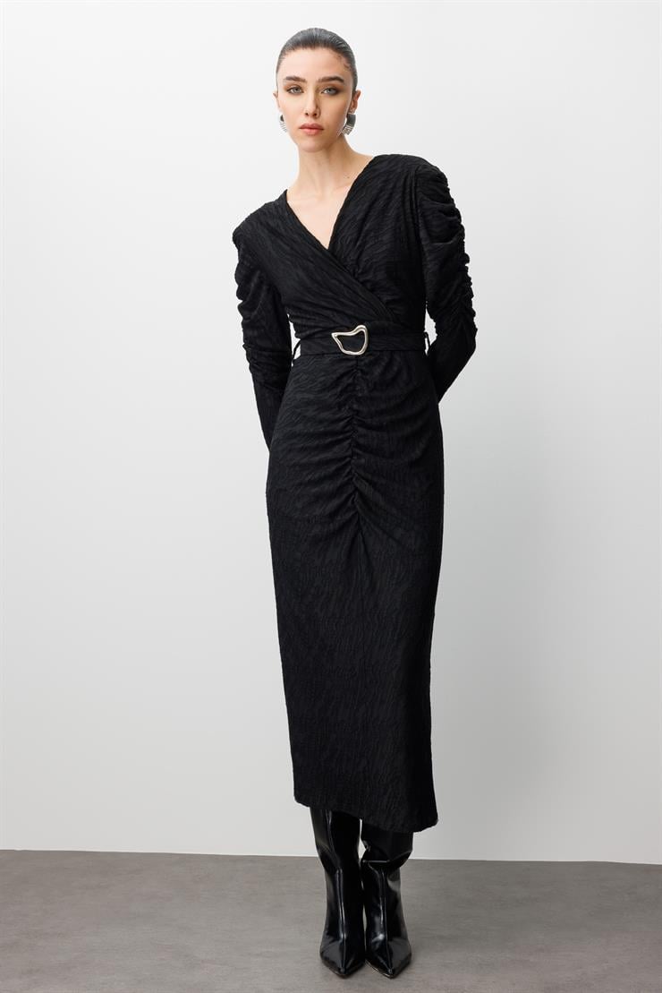 Modailgi  Kruvaze Büzgü Detaylı Jakar Yakma Kumaş Beli Kemerli Kalem Elbise Siyah