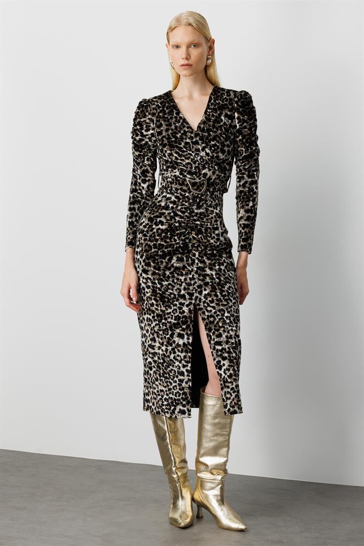 Modailgi  Kruvaze Büzgü Detaylı Kadife Lepoar Kumaş Beli Kemerli Kalem Elbise Leopar