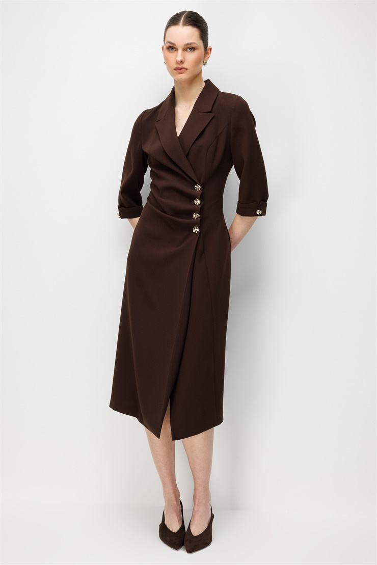 Modailgi  Kruvaze Kapama Düğme Detaylı Midi Boy Elbise Kahve