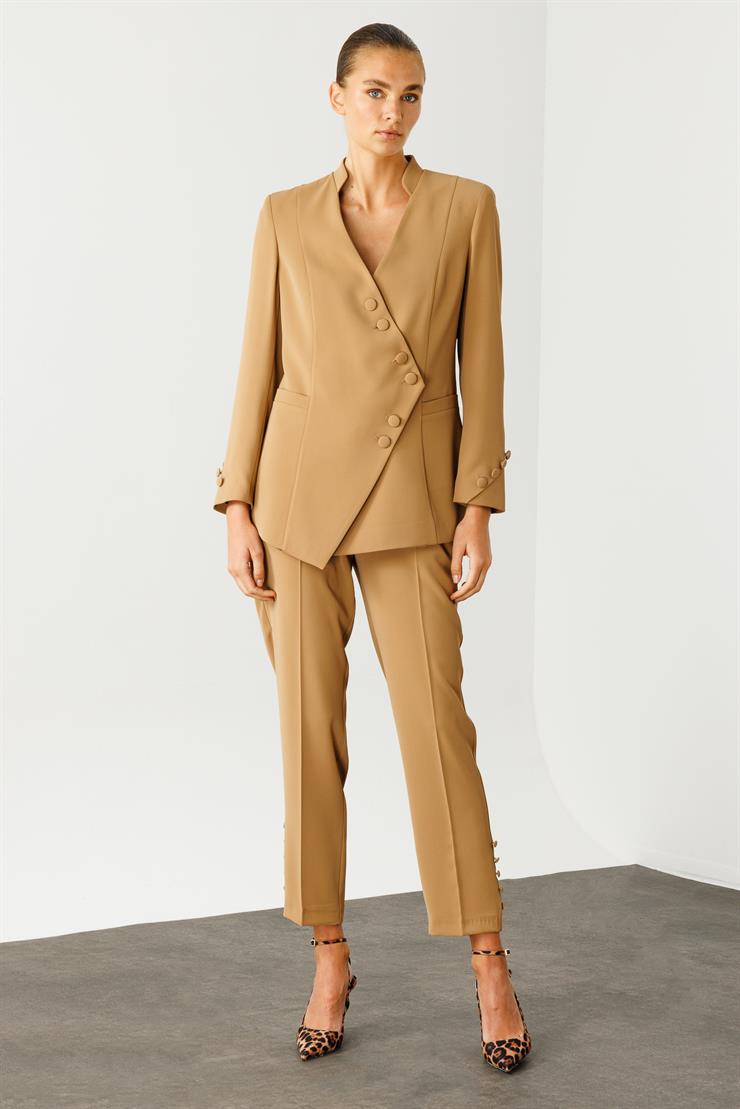 Modailgi  Kruvaze Kapamalı Dik Yakalı Kolları Düğme Detaylı Ceket Camel