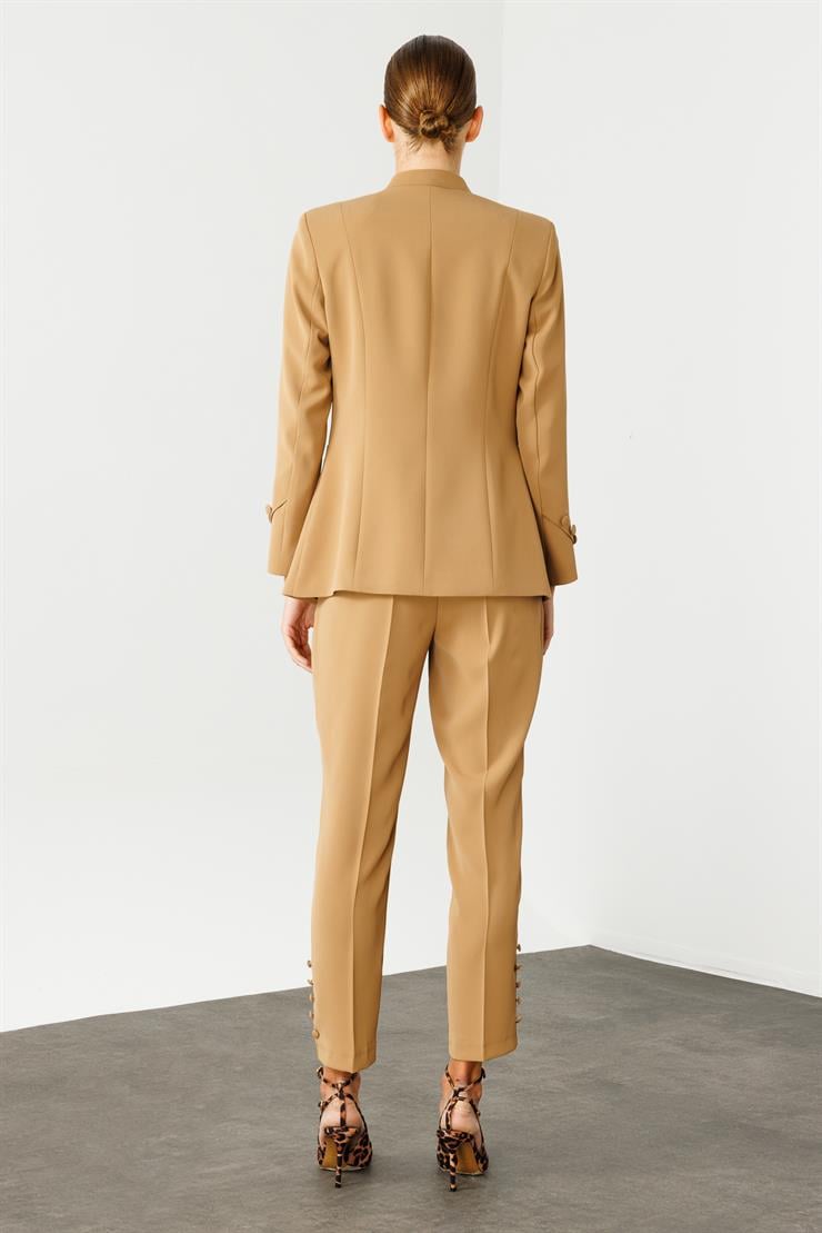 Modailgi  Kruvaze Kapamalı Dik Yakalı Kolları Düğme Detaylı Ceket Camel