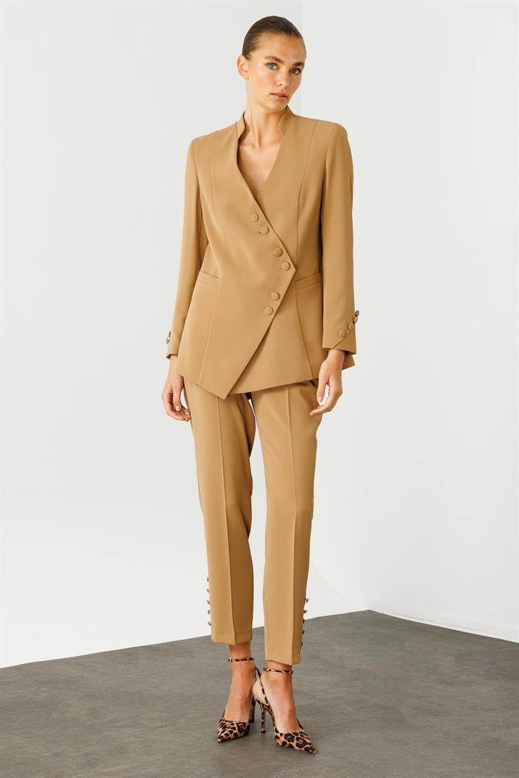 Modailgi  Kruvaze Kapamalı Dik Yakalı Kolları Düğme Detaylı Ceket Camel