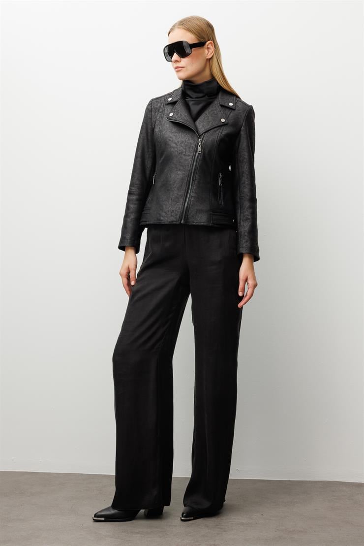 Modailgi  Kruvaze Kapamalı Fermuarlı Spor Dikişli Ve Kesikli Kısa Mont Ceket Siyah