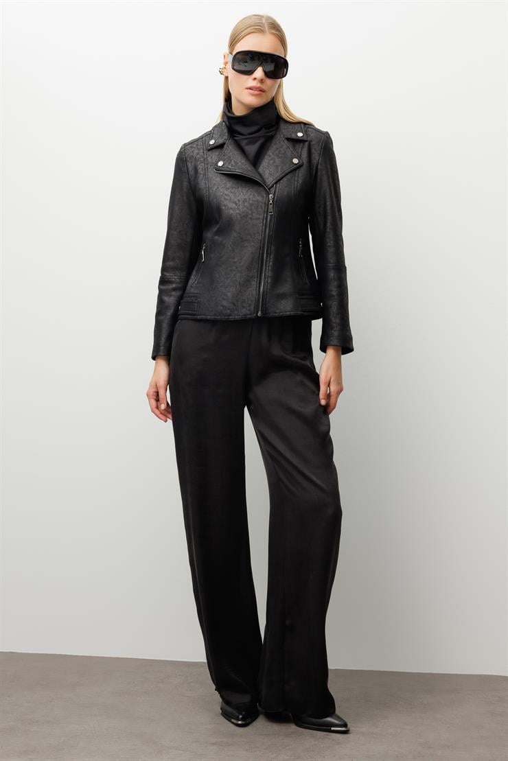 Modailgi  Kruvaze Kapamalı Fermuarlı Spor Dikişli Ve Kesikli Kısa Mont Ceket Siyah