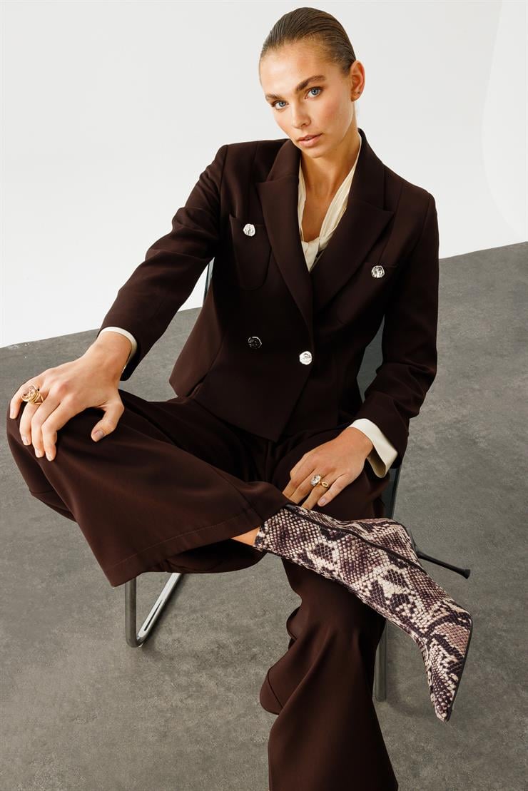 Modailgi  Kruvaze Kapamalı Torba Cepli Yırtmaçlı Kısa Ceket Kahve