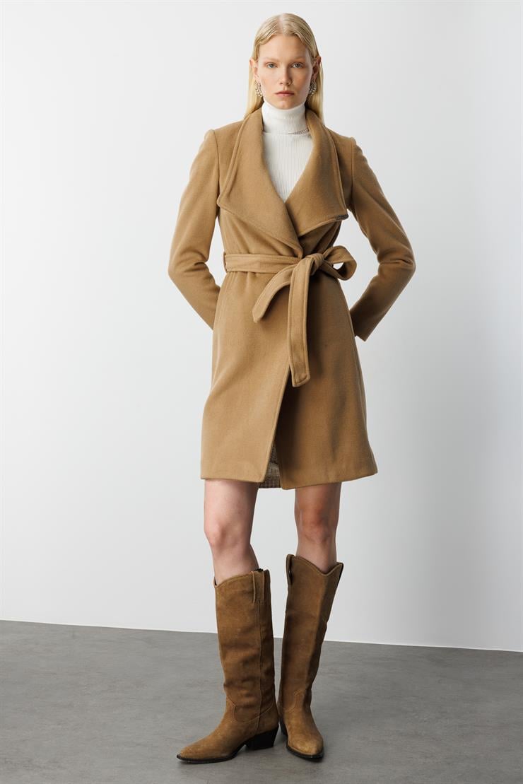 Modailgi  Kruvaze Kapamalı Yandan Kuşaklı Devrik Yaka Kaban Camel