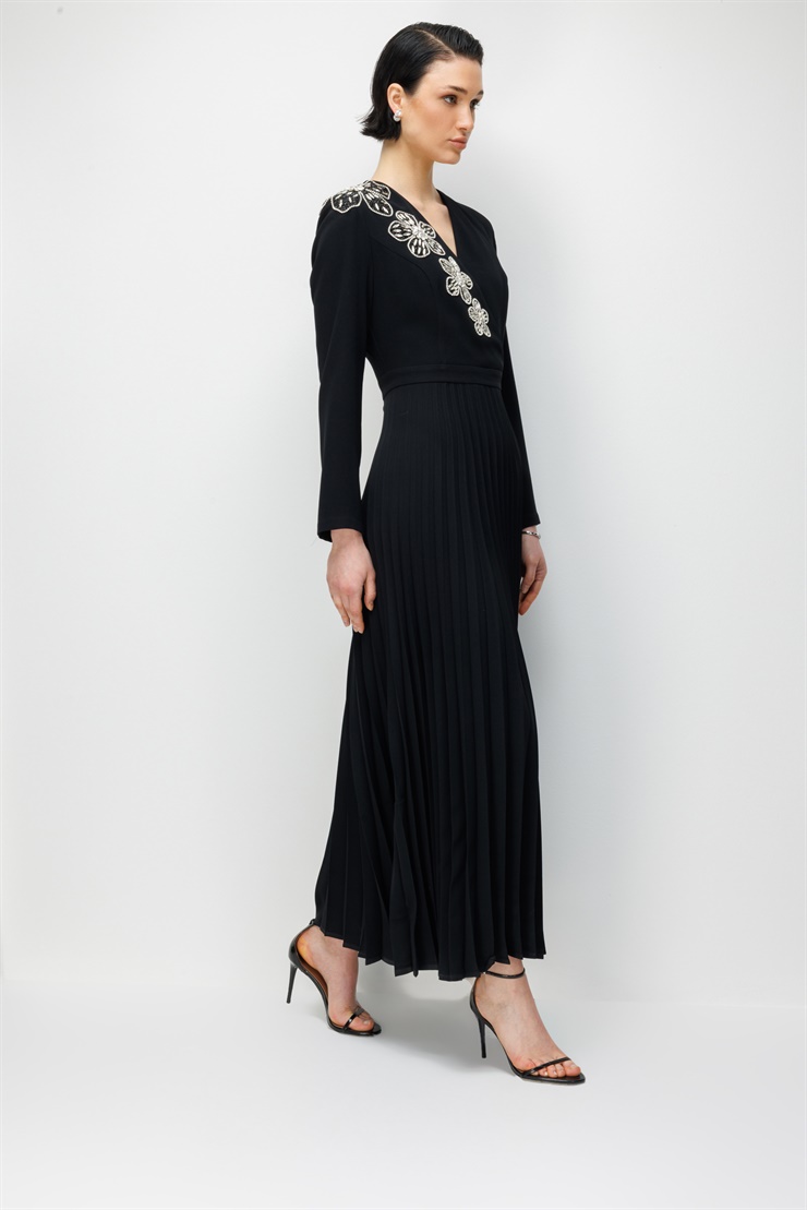 Modailgi  Kruvaze Pilisoley Çiçek Desenli Yapıştırma Taş Aksesuarlı Uzun Elbise Siyah
