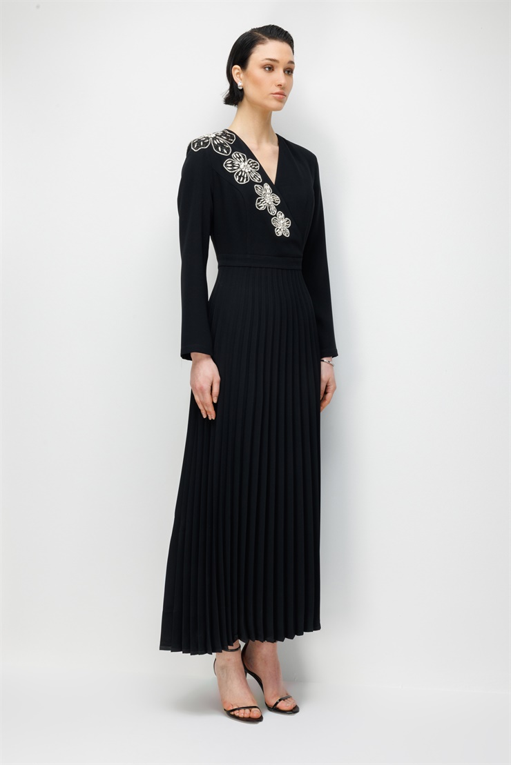 Modailgi  Kruvaze Pilisoley Çiçek Desenli Yapıştırma Taş Aksesuarlı Uzun Elbise Siyah