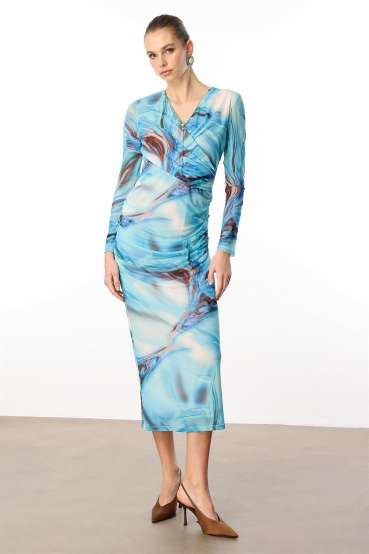 Modailgi  Kruvaze Yakalı Zincir Aksesuarlı Büzgülü Uzun Tül Elbise Mavi