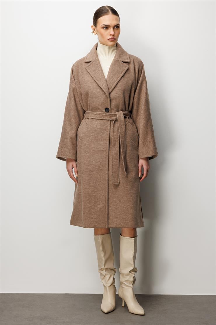 Modailgi  Kuşaklı Tek Düğmeli Diyagonal Çizgili Kaşe Kaban Vizon