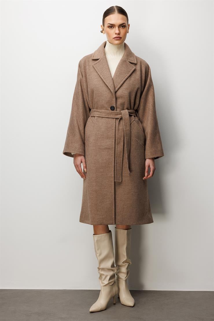 Modailgi  Kuşaklı Tek Düğmeli Diyagonal Çizgili Kaşe Kaban Vizon