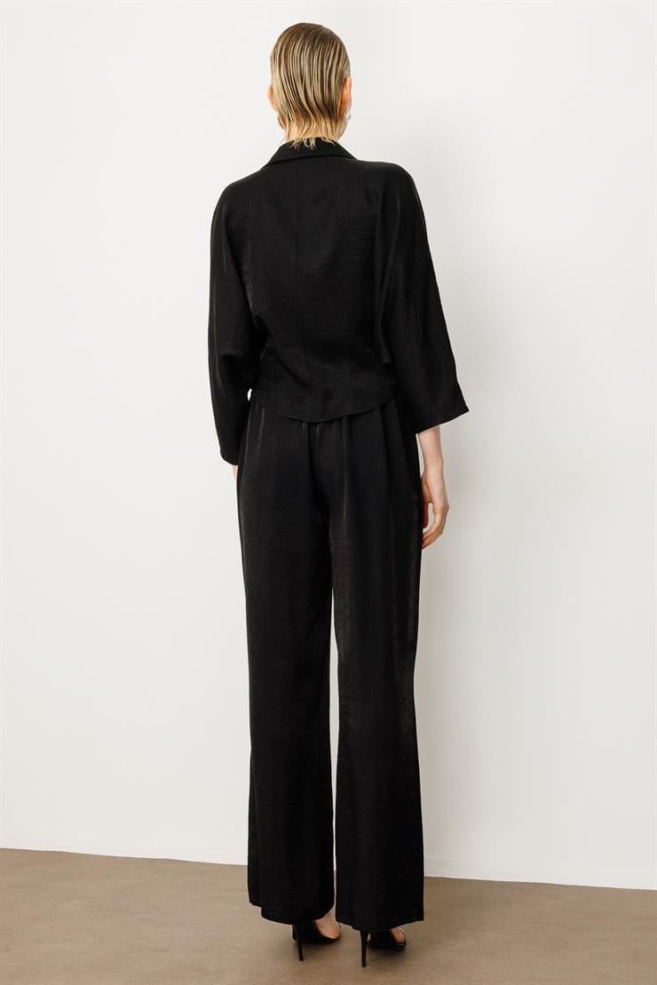 Modailgi  Mono Yaka Yarasa Kol Önden Bağlama Detaylı Kısa Gömlek Siyah