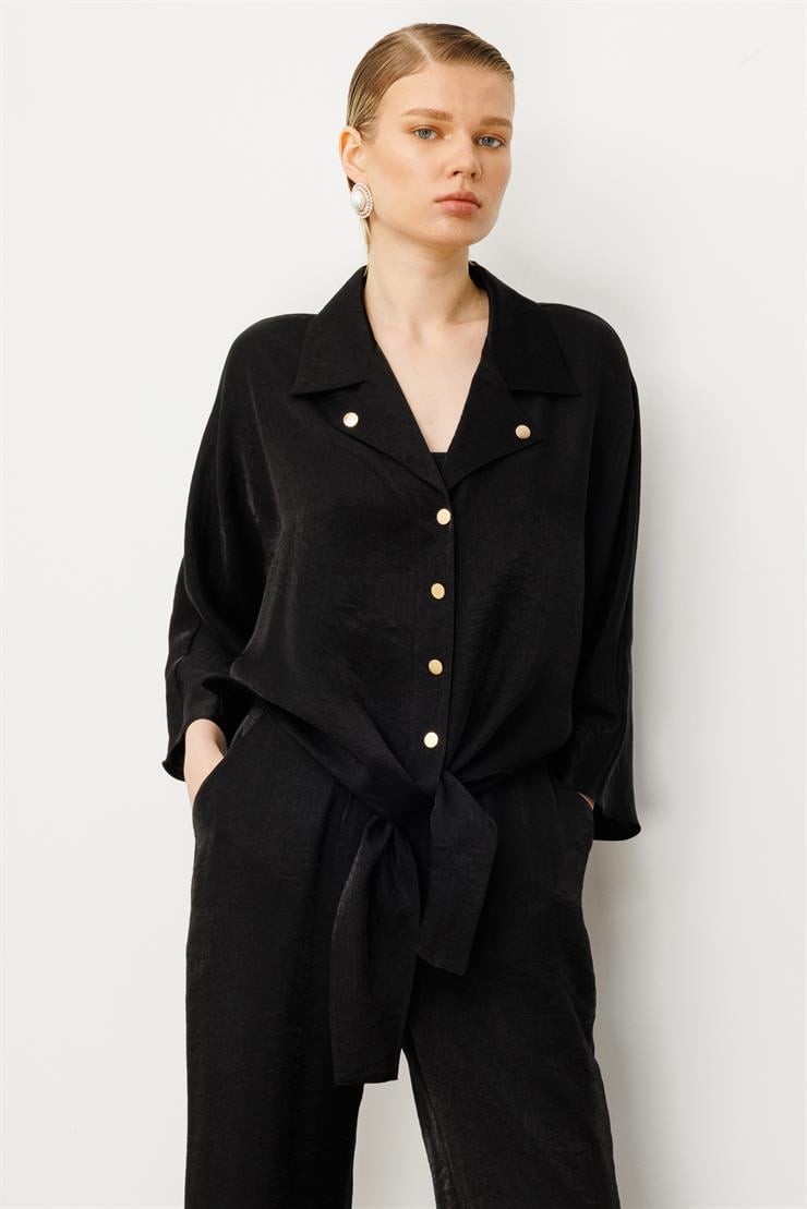 Modailgi  Mono Yaka Yarasa Kol Önden Bağlama Detaylı Kısa Gömlek Siyah