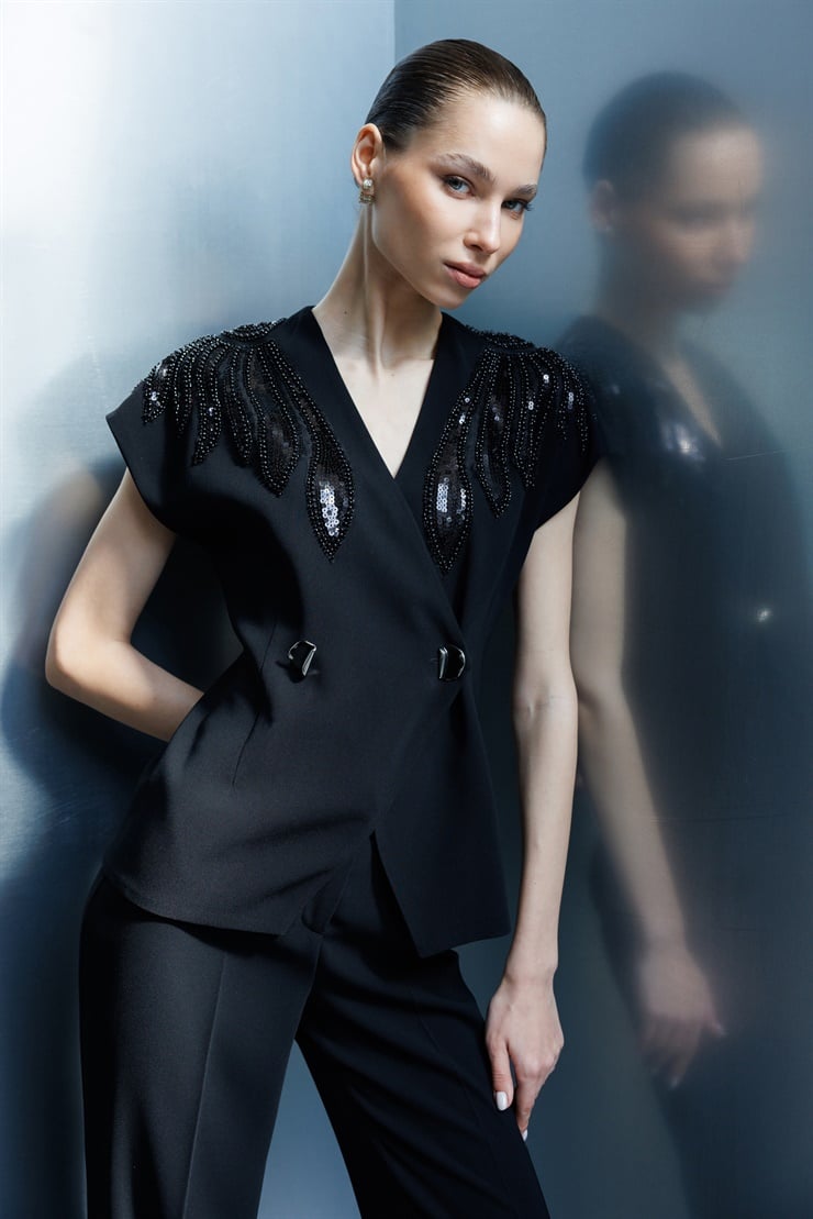 Modailgi  Omuzları Boncuk İşlemeli İki Düğmeli Ceket - 45020 Siyah