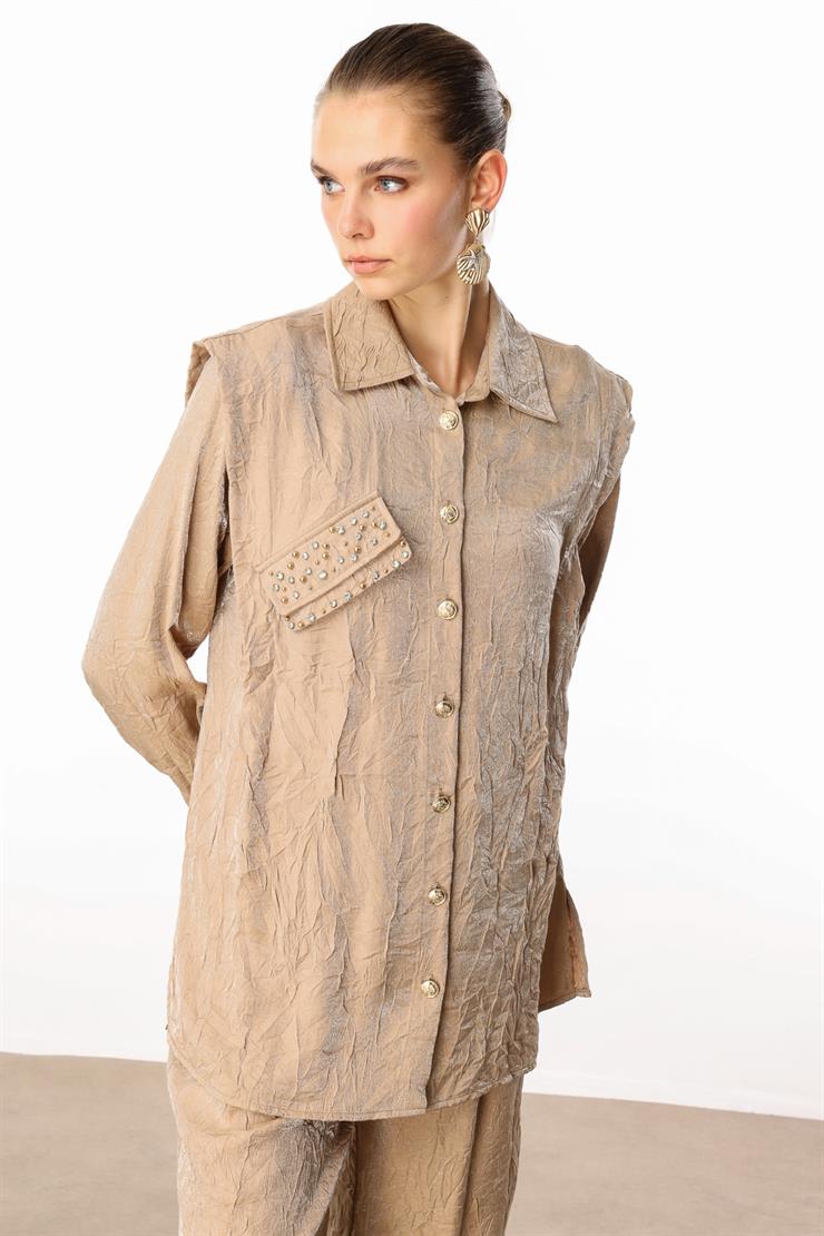 Modailgi  Omuzları Havalı Dikiş Detaylı Cep Kapağı İncili Düğme Kapamalı Gömlek Camel