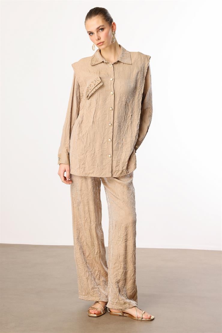 Modailgi  Omuzları Havalı Dikiş Detaylı Cep Kapağı İncili Düğme Kapamalı Gömlek Camel