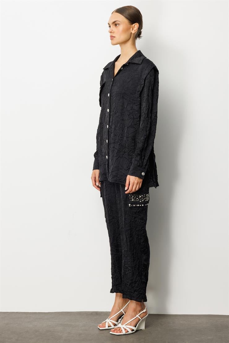 Modailgi  Omuzları Havalı Dikiş Detaylı Cep Kapağı İncili Düğme Kapamalı Gömlek Siyah