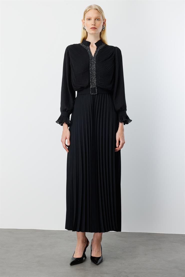 Modailgi  Ön Bedeni Taşlı Piliseli Elbise Siyah