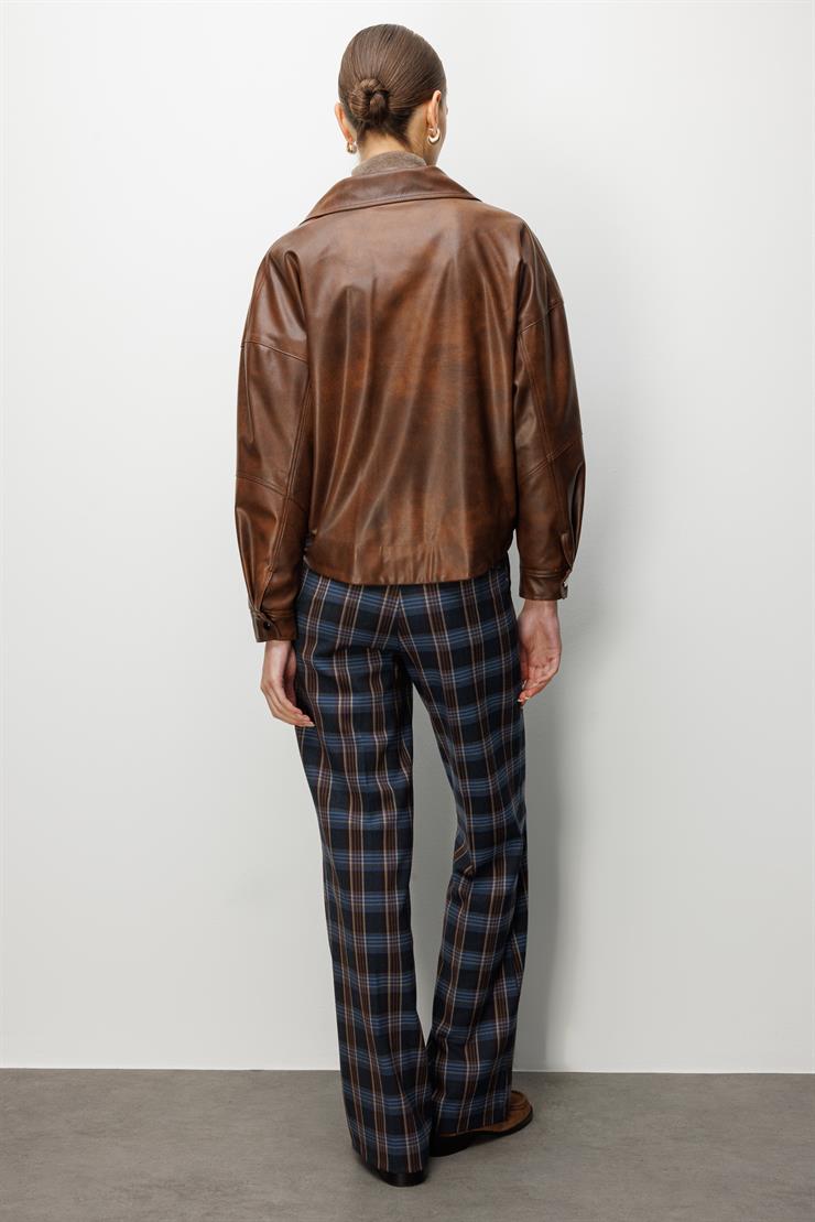 Modailgi  Önü Büzgü ve Kemer Detaylı Oversize Kısa Deri Mont Kahve