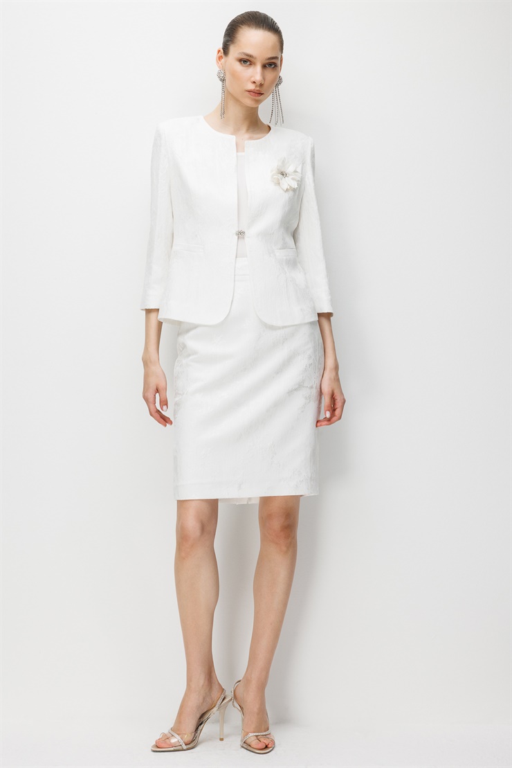 Modailgi  Önü Çiçek Broşlu Sıfır Yaka Truvakar Kol Jakar Ceket - 35048 Ekru