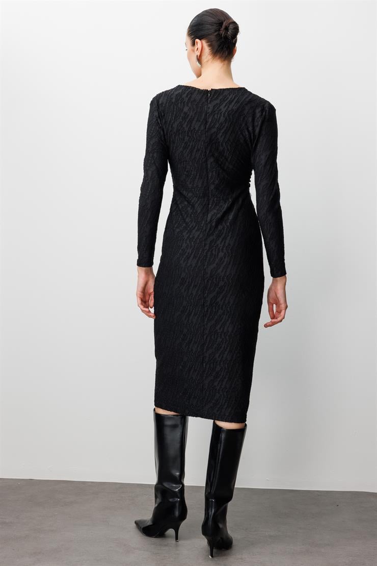 Modailgi  Öpücük Yaka Jakar Yakma Kumaş İnci Detaylı Kalem Elbise Siyah