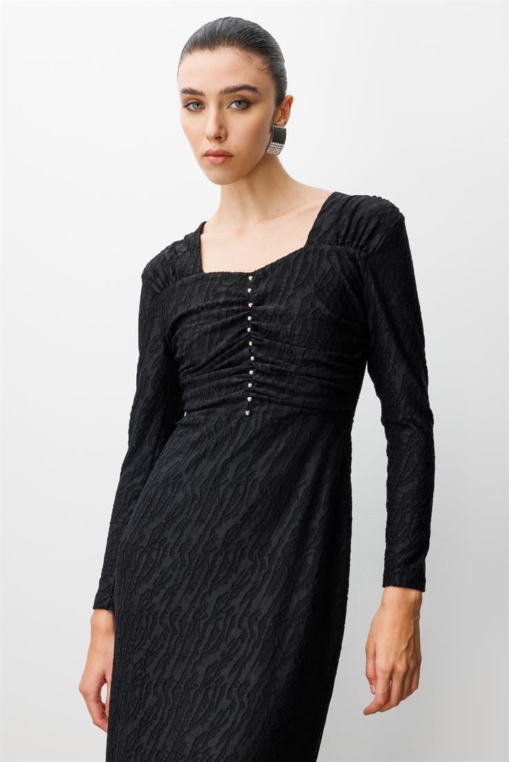 Modailgi  Öpücük Yaka Jakar Yakma Kumaş İnci Detaylı Kalem Elbise Siyah