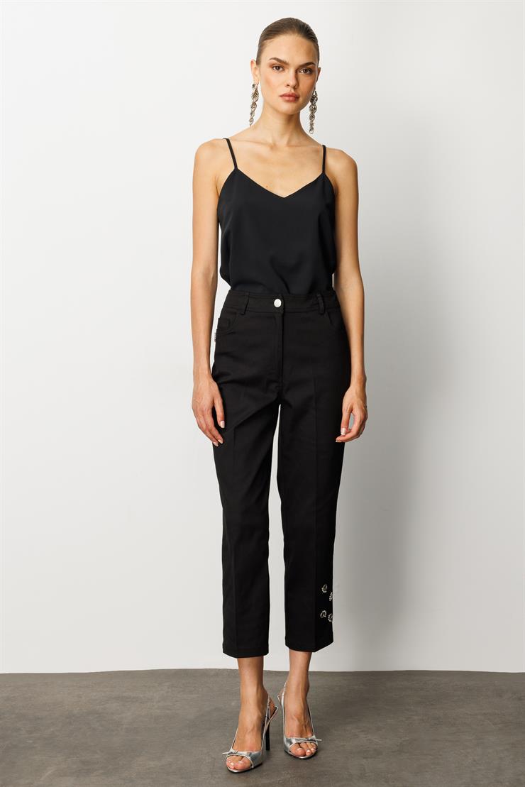 Modailgi  Paçası Kuşgözü ve İnci Detaylı Pantolon - 70041 Siyah