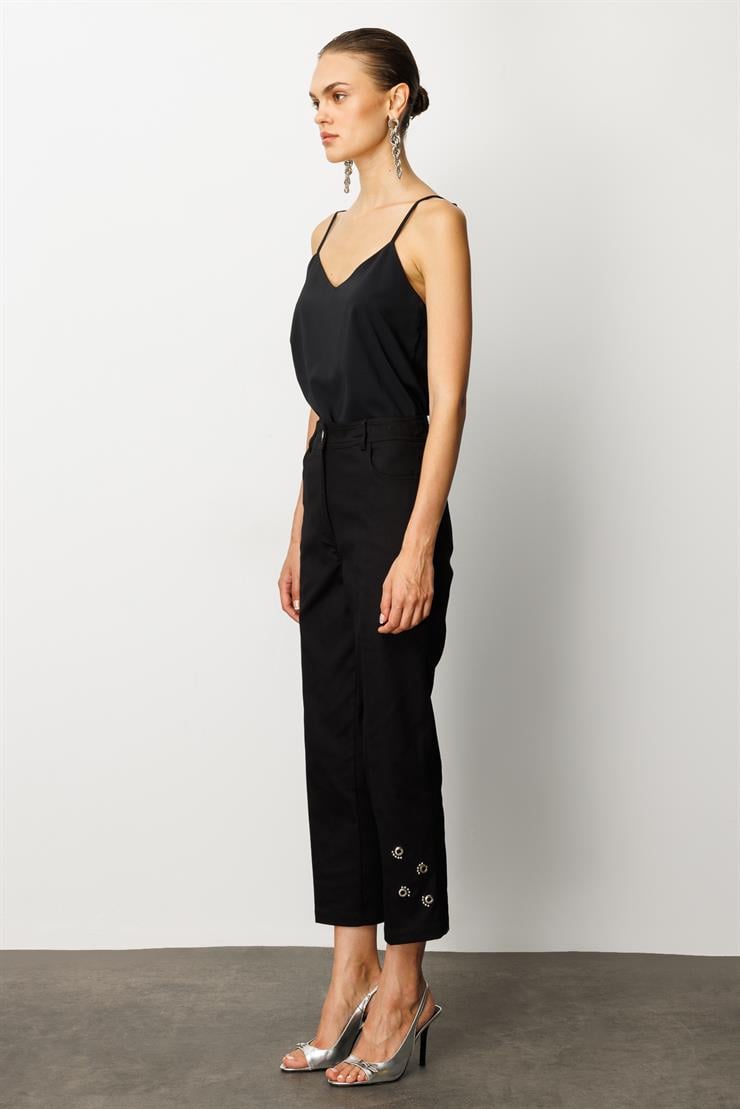 Modailgi  Paçası Kuşgözü ve İnci Detaylı Pantolon - 70041 Siyah