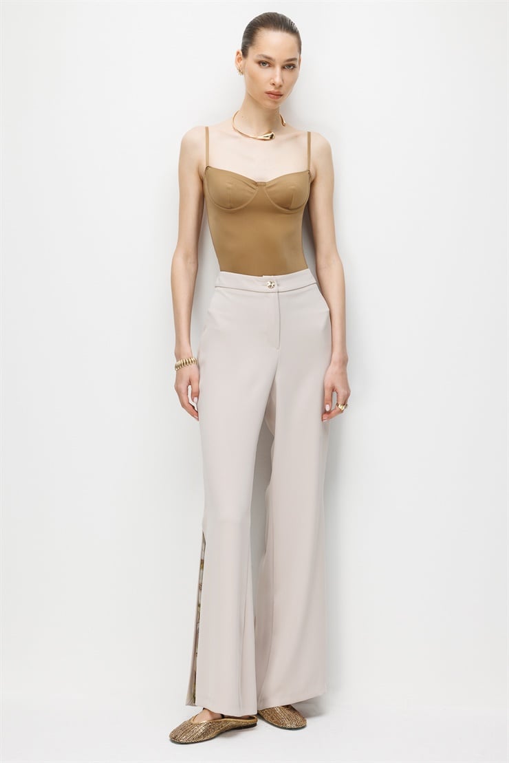 Modailgi  Paçası Yırtmaçlı Şifon Detaylı Pantolon - 75046 Taş