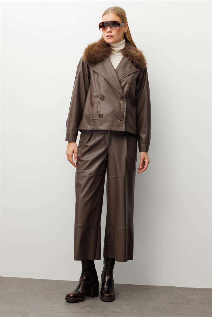 Modailgi  Reglan Kol Kruvaze Kapama Yakası Seyyar Kürk Aksesuarlı Kısa Deri Ceket Kahve