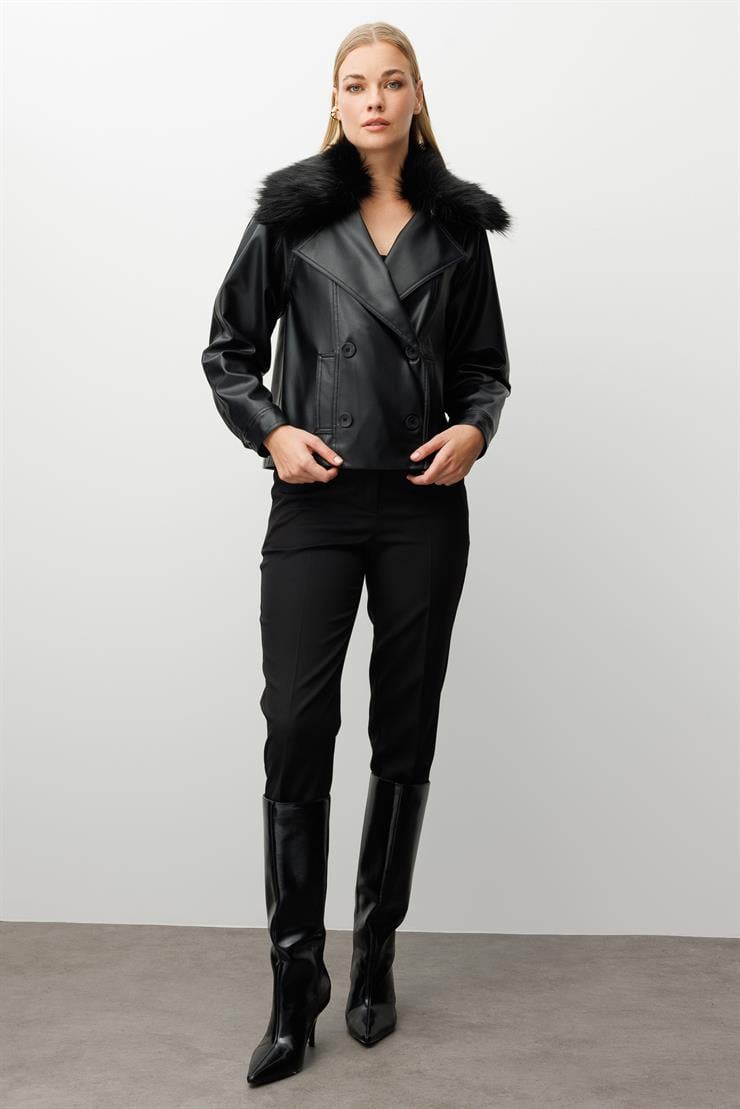 Modailgi  Reglan Kol Kruvaze Kapama Yakası Seyyar Kürk Aksesuarlı Kısa Deri Ceket Siyah